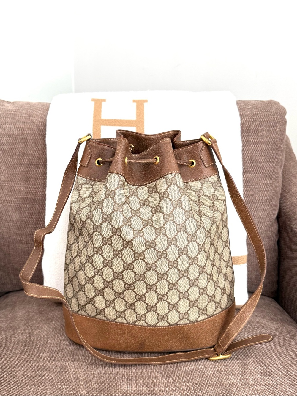 Gucci authentic brown monogram coated canvas Bucket Bag brown leather - Picture 7 of 16
